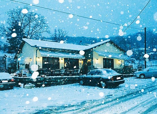 LivadherónPetrini Gonia公寓式酒店 外观 照片
